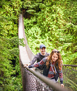 couple hiking west vancouver 