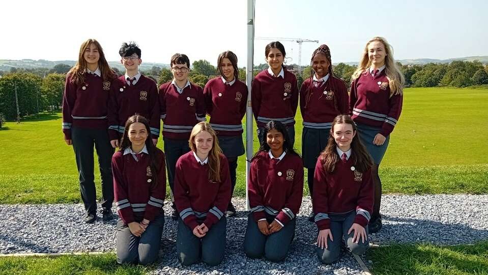 Bishopstown Schülerinnen und Uniform Gruppenfoto 