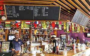 Bar auf Malta Bar Theke Getränke Sprachreise Erwachsene Malta