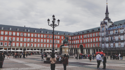 Lerne über die Wirtschaft in Spanien mit dem iSt Reiseführer