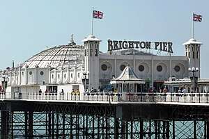 Brighton England Pier Sprachreise Ausflug Schüler Steg Meer Flaggen