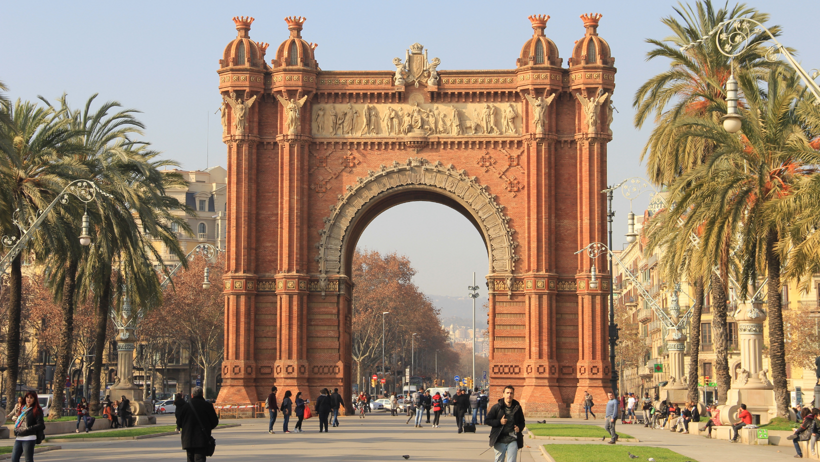 Lerne über das Arco de Triunfo in Spanien mit dem iSt Reiseführer