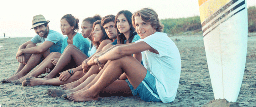 iSt-Betreuer mit Teilnehmern am Strand