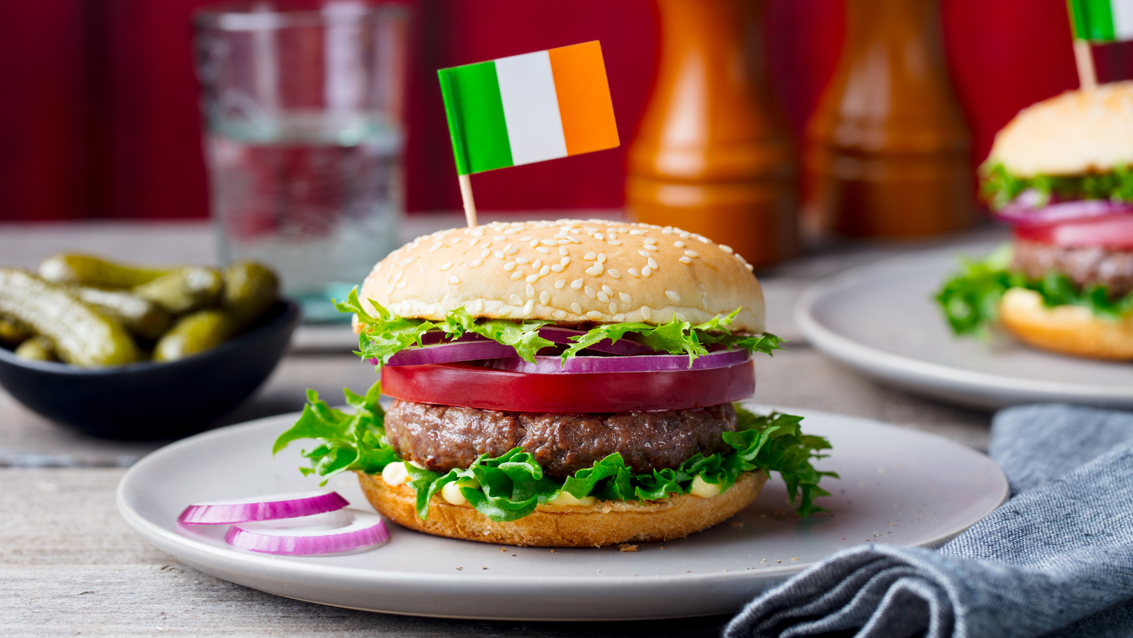 Irische Burger genießen in Dublin 