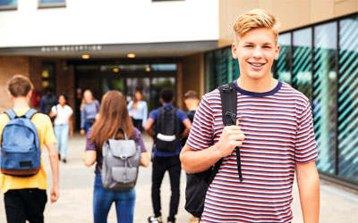 Schüler Junge Schule Irland Pause