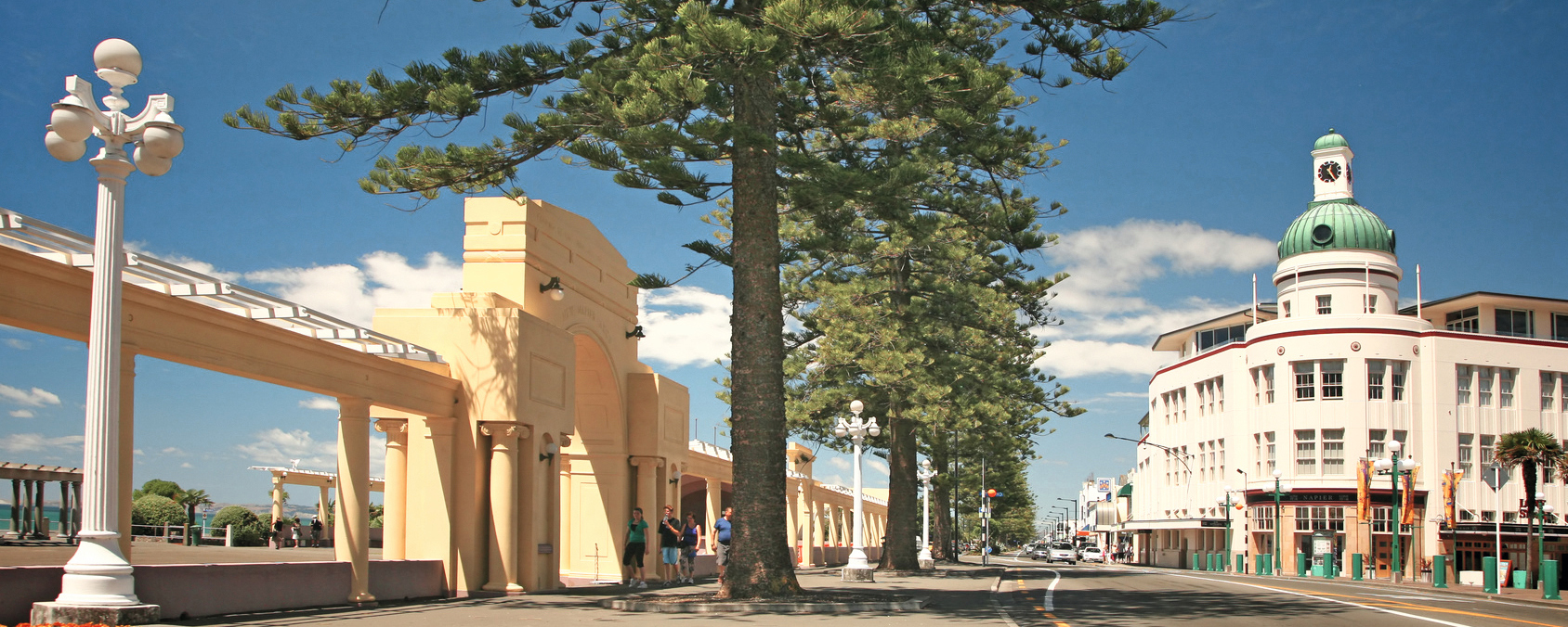 Art Deco Gebäude Straße Bäume Napier Neuseeland
