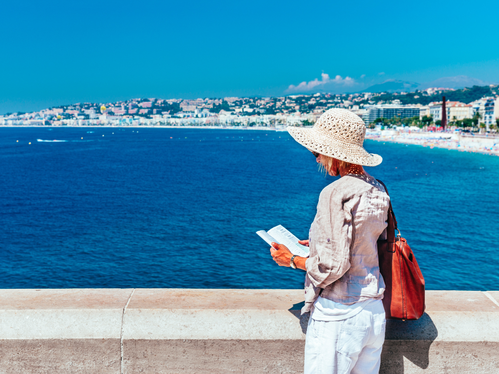 Entdecken Sie die Stränden von Nizza, Frankreich mit iSt Sprachreisen