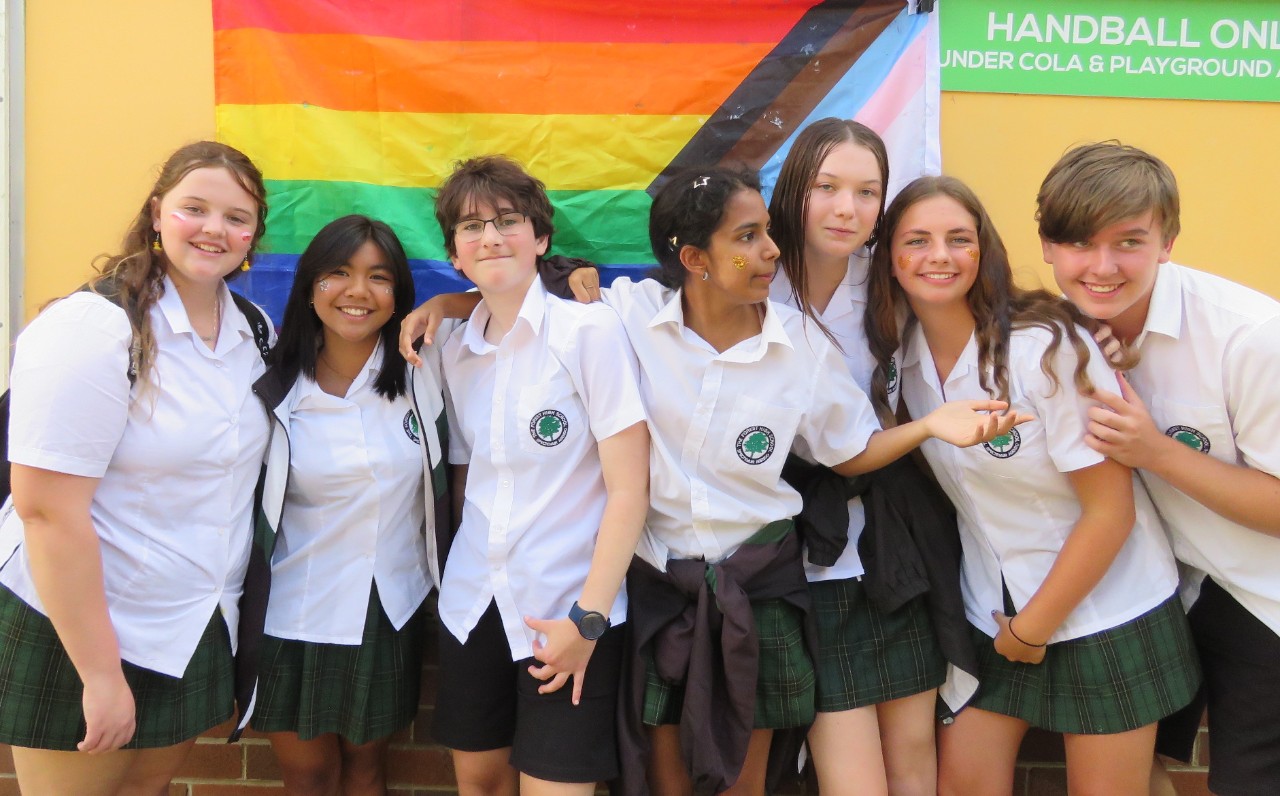 High School Australien Uniform